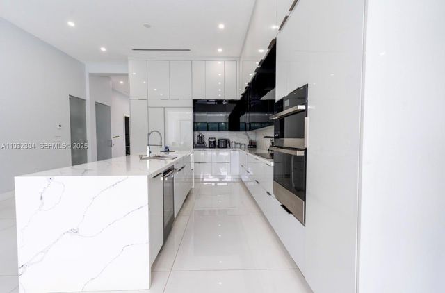 10850 SW 32nd St, Miami, FL 33165