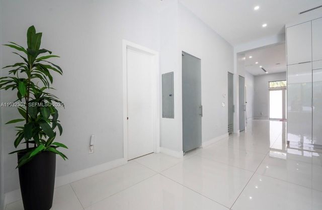 10850 SW 32nd St, Miami, FL 33165