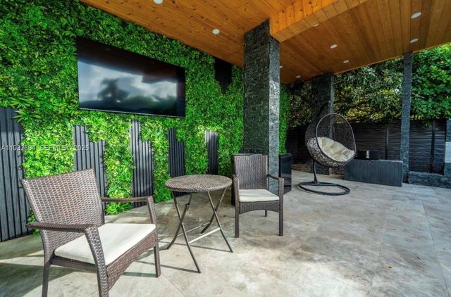 10850 SW 32nd St, Miami, FL 33165