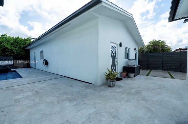 10850 SW 32nd St, Miami, FL 33165