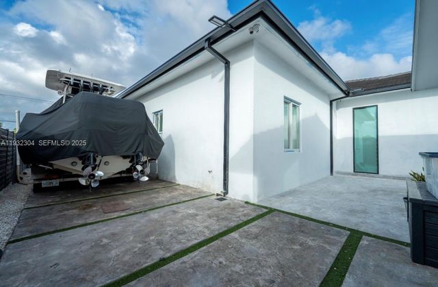 10850 SW 32nd St, Miami, FL 33165