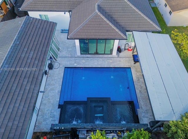 10850 SW 32nd St, Miami, FL 33165