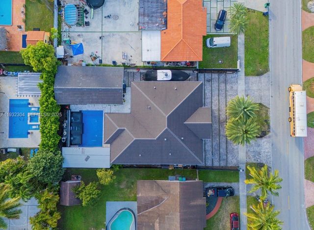 10850 SW 32nd St, Miami, FL 33165