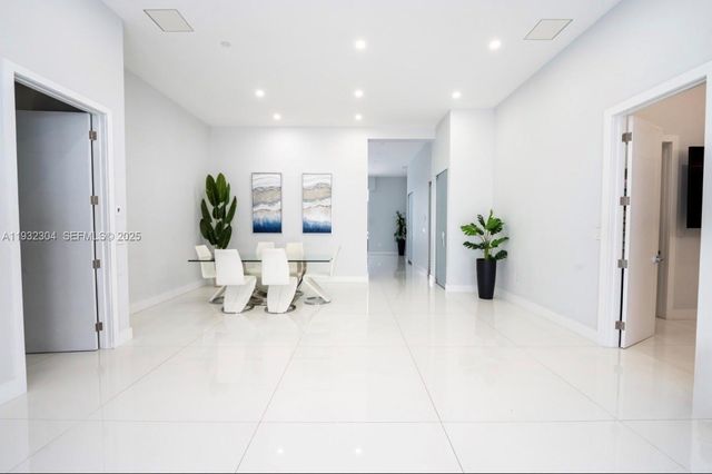 10850 SW 32nd St, Miami, FL 33165