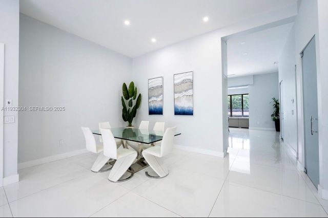 10850 SW 32nd St, Miami, FL 33165