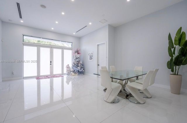 10850 SW 32nd St, Miami, FL 33165