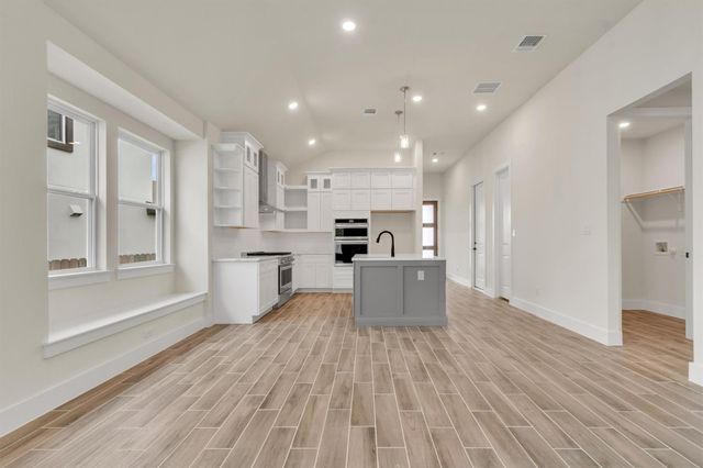 8507 Pine Muhly DR, Lago Vista, TX 78645