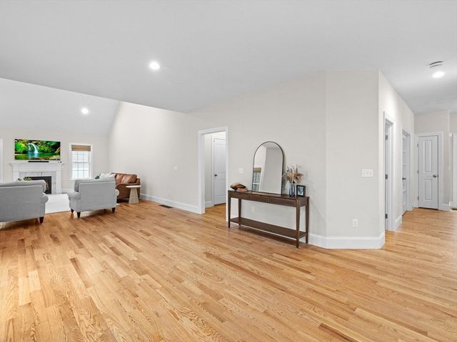 8 Clearview Street, Grafton, MA 01519