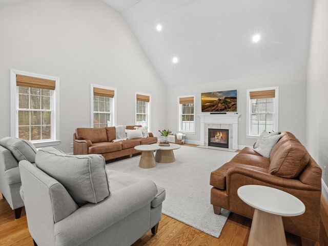 8 Clearview Street, Grafton, MA 01519