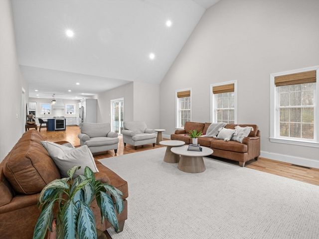 8 Clearview Street, Grafton, MA 01519