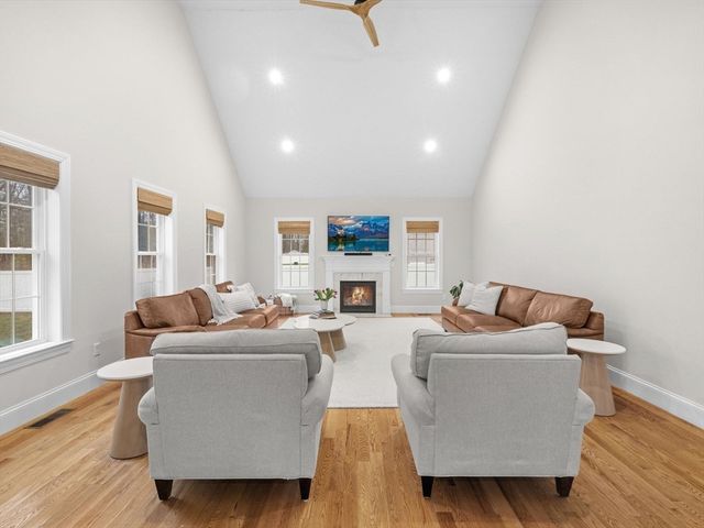 8 Clearview Street, Grafton, MA 01519