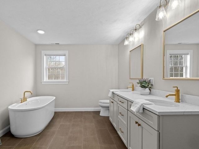 8 Clearview Street, Grafton, MA 01519