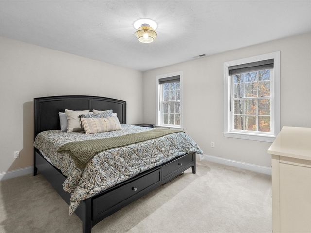 8 Clearview Street, Grafton, MA 01519