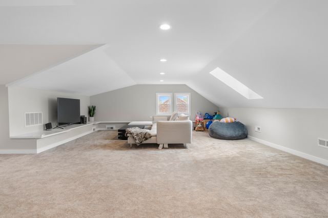 8277 N Wisner Street, Niles, IL 60714
