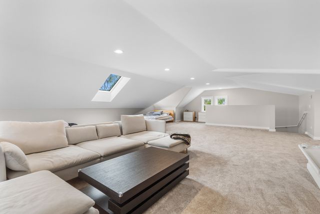 8277 N Wisner Street, Niles, IL 60714