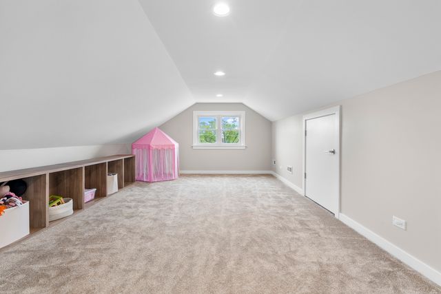 8277 N Wisner Street, Niles, IL 60714