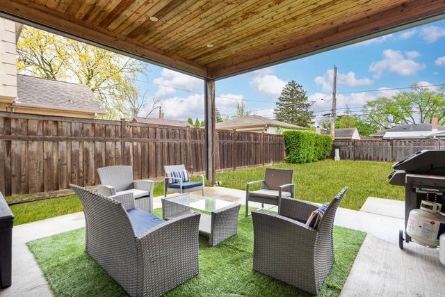 8277 N Wisner Street, Niles, IL 60714