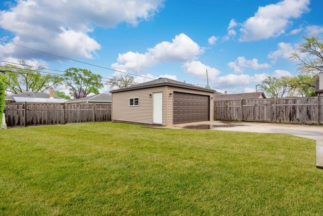 8277 N Wisner Street, Niles, IL 60714