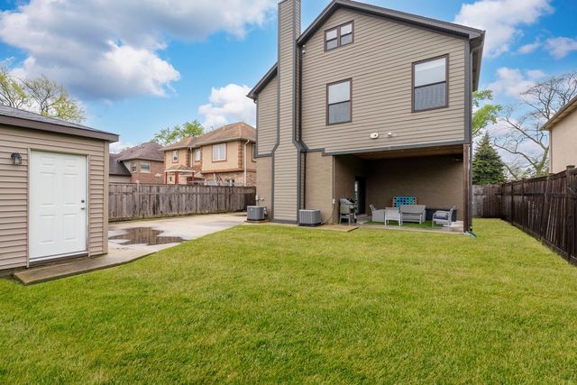 8277 N Wisner Street, Niles, IL 60714