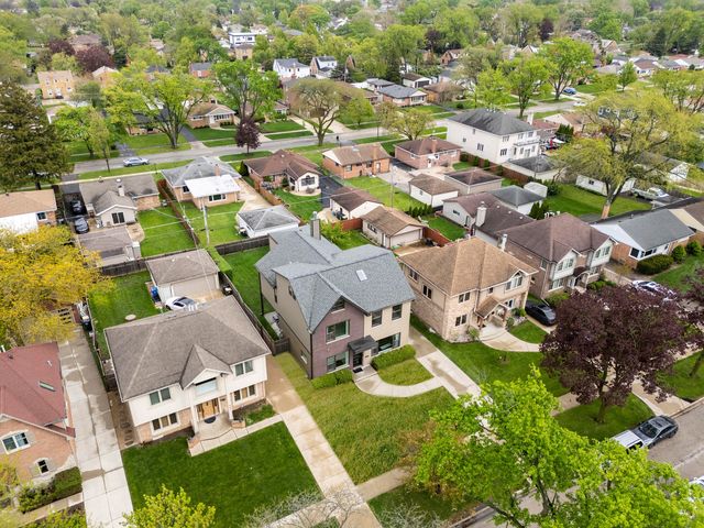 8277 N Wisner Street, Niles, IL 60714