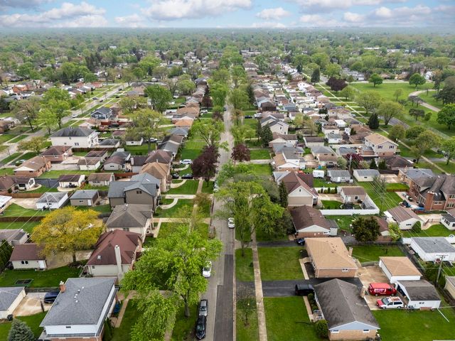 8277 N Wisner Street, Niles, IL 60714