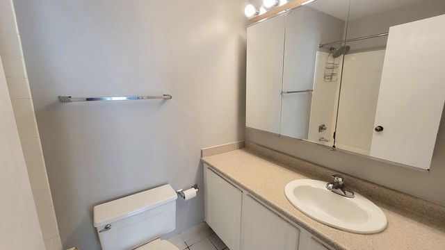 10 E Ontario Street 2406, Chicago, IL 60611