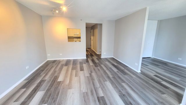 10 E Ontario Street 2406, Chicago, IL 60611