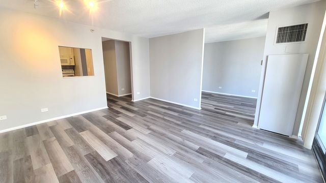 10 E Ontario Street 2406, Chicago, IL 60611