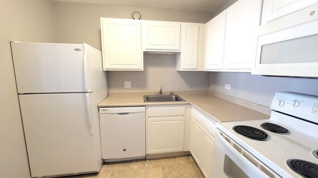 10 E Ontario Street 2406, Chicago, IL 60611