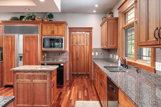 3031 Wild Rose LANE, Onalaska, WI 54650