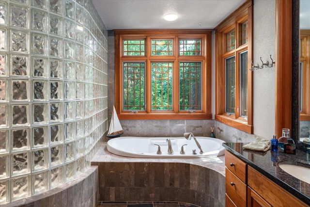 3031 Wild Rose LANE, Onalaska, WI 54650