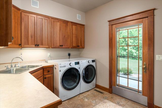 3031 Wild Rose LANE, Onalaska, WI 54650