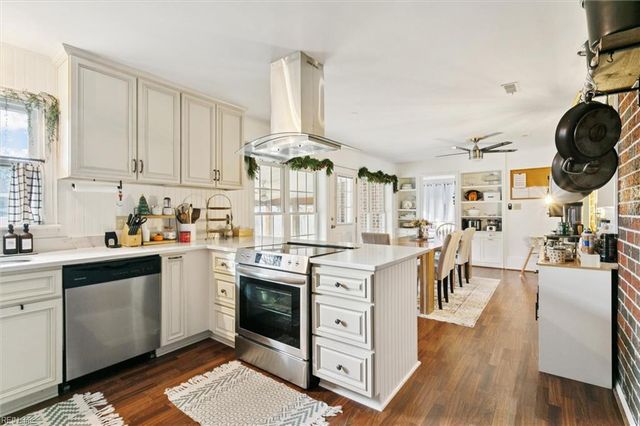 18 S Greenfield AVE, Hampton, VA 23666