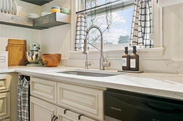 18 S Greenfield AVE, Hampton, VA 23666