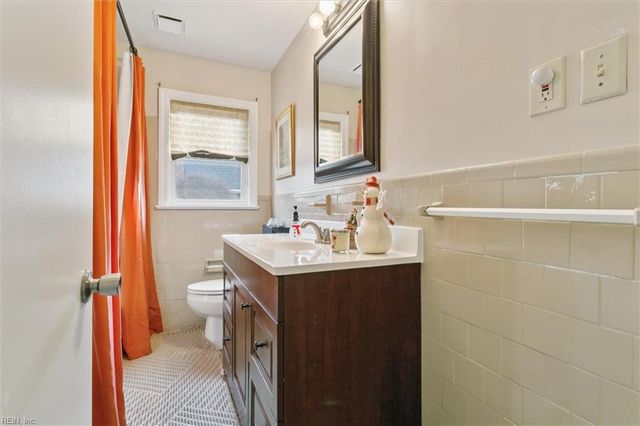 18 S Greenfield AVE, Hampton, VA 23666