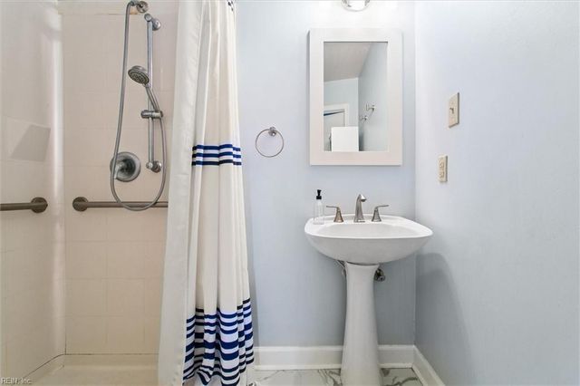 18 S Greenfield AVE, Hampton, VA 23666