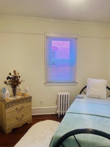 107-35 E Van Wyck Expressway, Jamaica, NY 11435