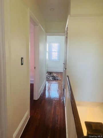 107-35 E Van Wyck Expressway, Jamaica, NY 11435