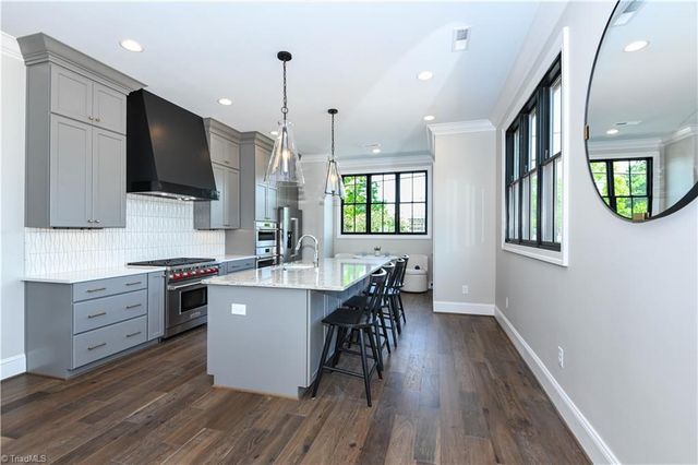 3233 W Friendly Avenue, Greensboro, NC 27408