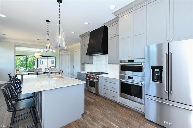 3233 W Friendly Avenue, Greensboro, NC 27408