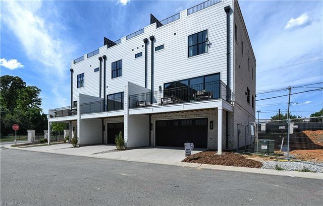 3233 W Friendly Avenue, Greensboro, NC 27408