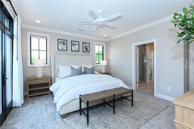 3233 W Friendly Avenue, Greensboro, NC 27408