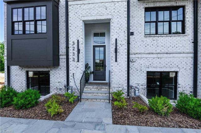 3233 W Friendly Avenue, Greensboro, NC 27408