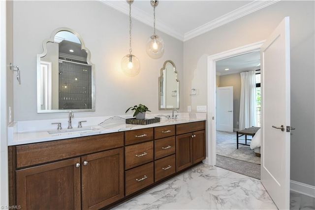 3233 W Friendly Avenue, Greensboro, NC 27408