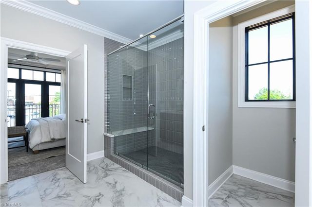 3233 W Friendly Avenue, Greensboro, NC 27408