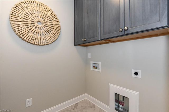 3233 W Friendly Avenue, Greensboro, NC 27408