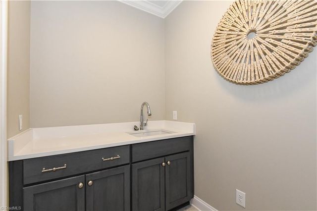 3233 W Friendly Avenue, Greensboro, NC 27408
