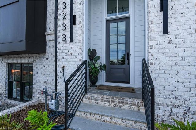 3233 W Friendly Avenue, Greensboro, NC 27408