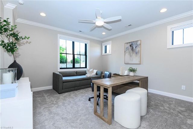 3233 W Friendly Avenue, Greensboro, NC 27408