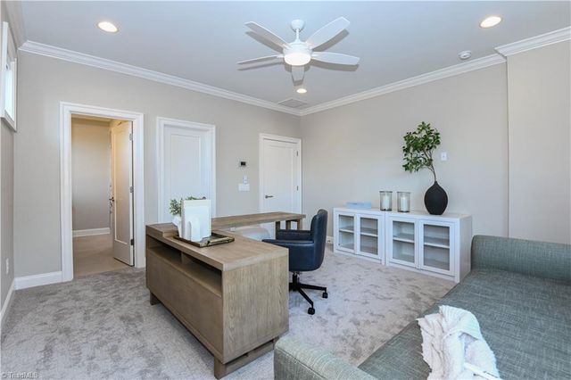 3233 W Friendly Avenue, Greensboro, NC 27408